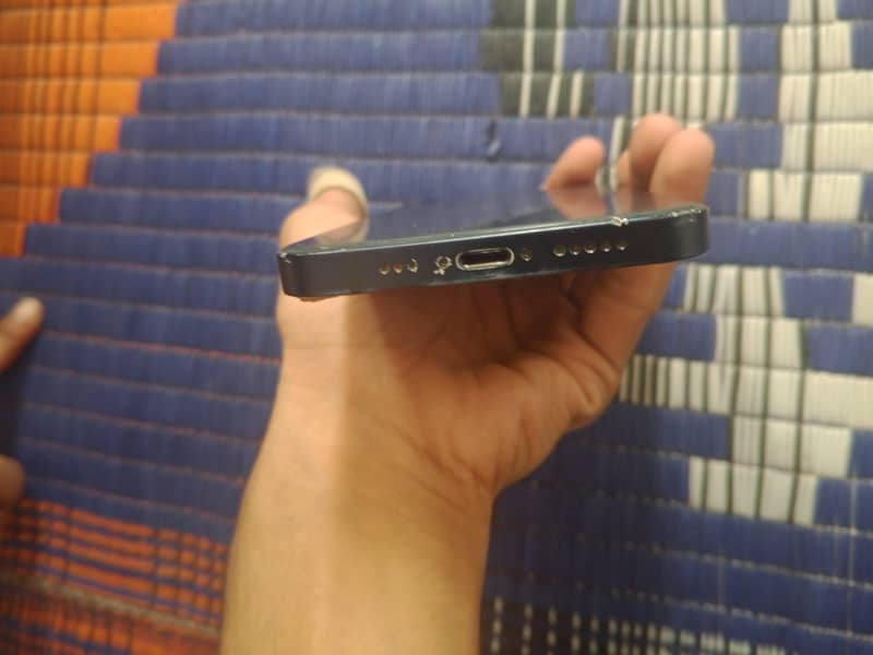 Apple iPhone 12 3
