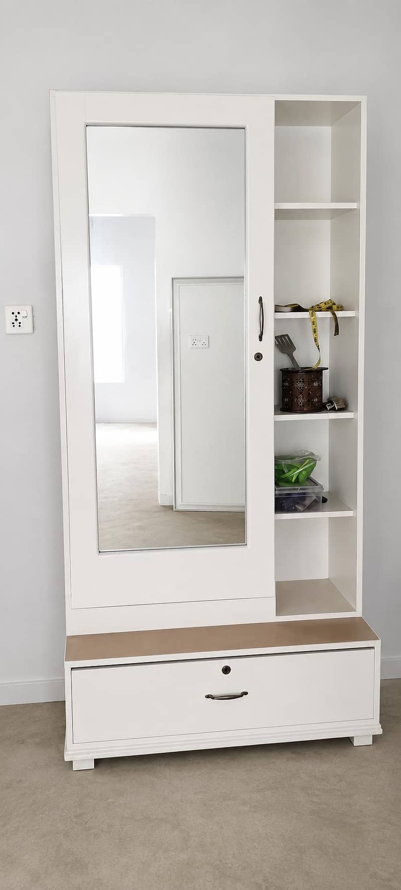 wardrobe 0
