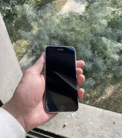 Apple iPhone SE