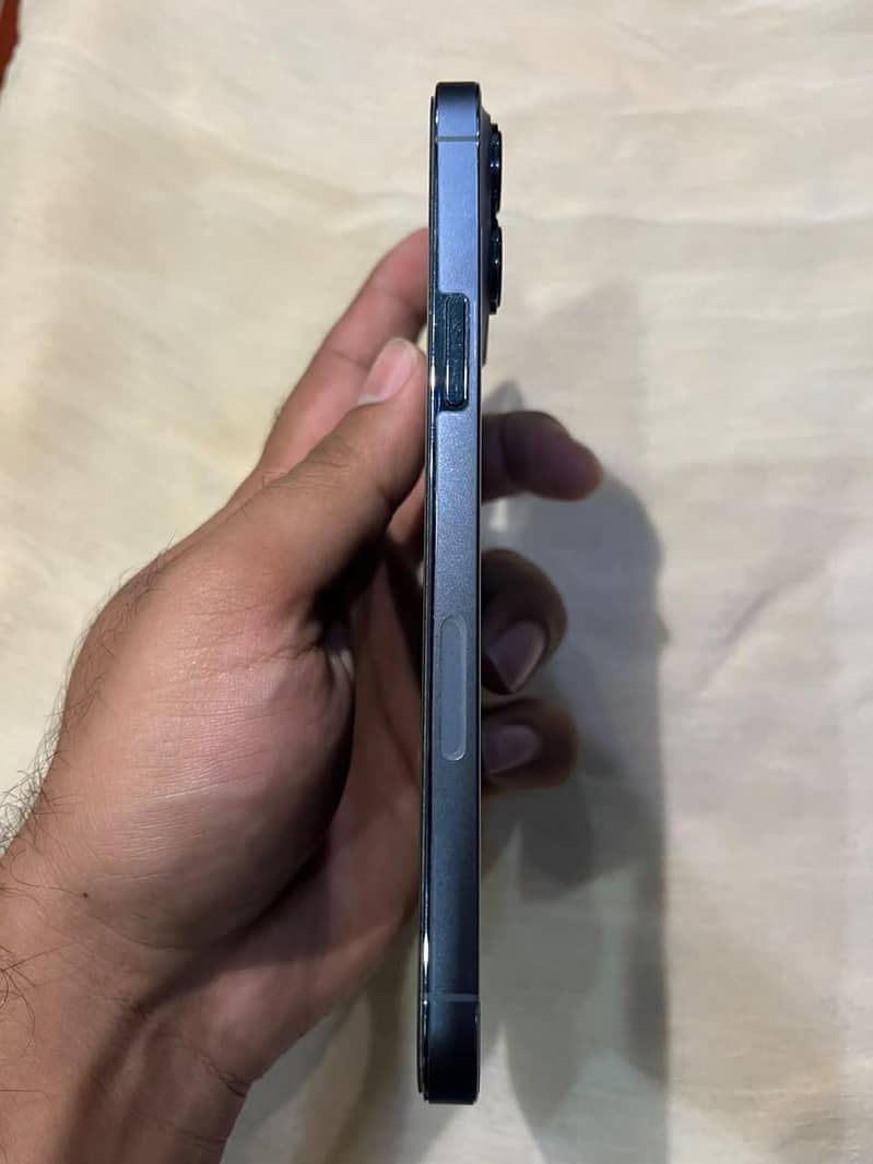 Apple iPhone 13 Pro Max 4