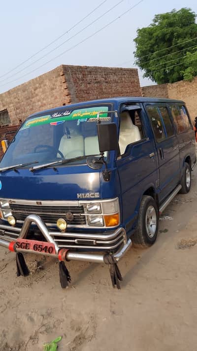 TOYOTA HIACE