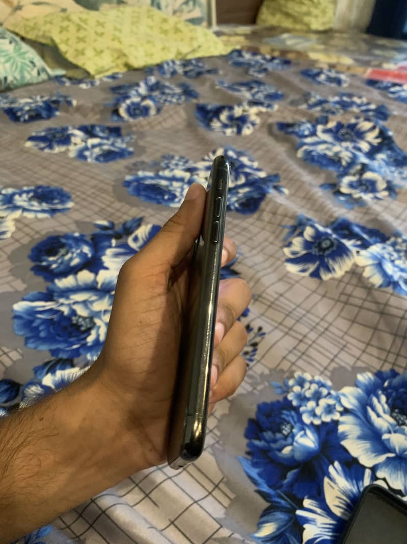 iPhone 11 Pro 1