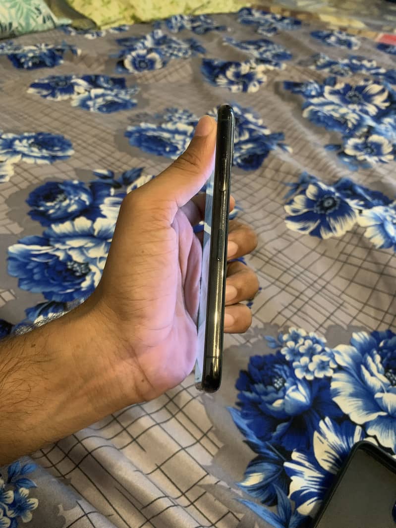 iPhone 11 Pro 5