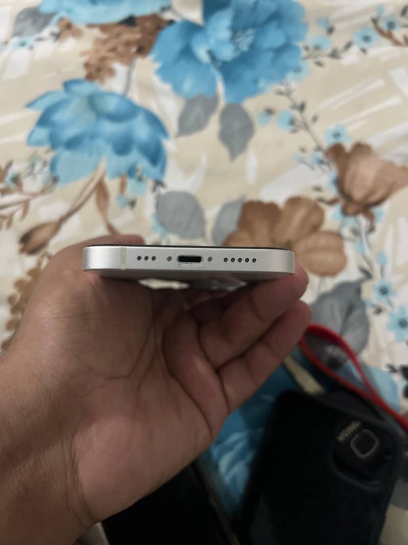 Apple iPhone 13 3