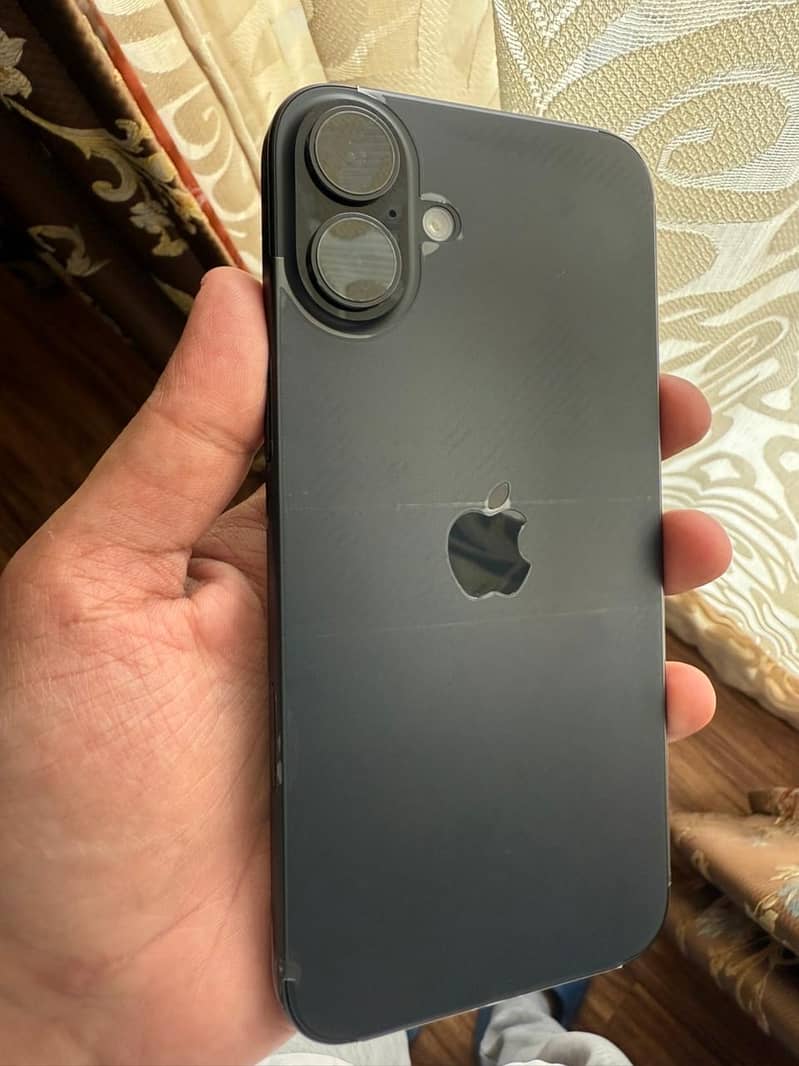 Apple iPhone 16 Plus 0