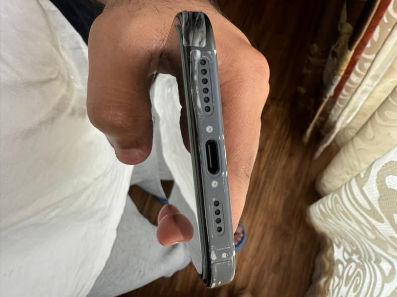 Apple iPhone 16 Plus 4