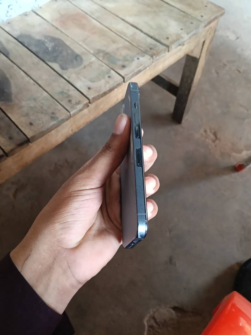 Apple iPhone 13 Pro 2
