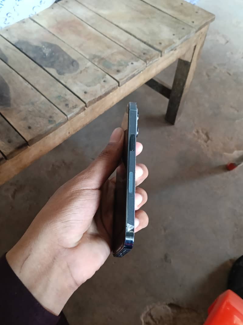 Apple iPhone 13 Pro 4