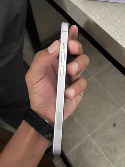 Apple iPhone 14