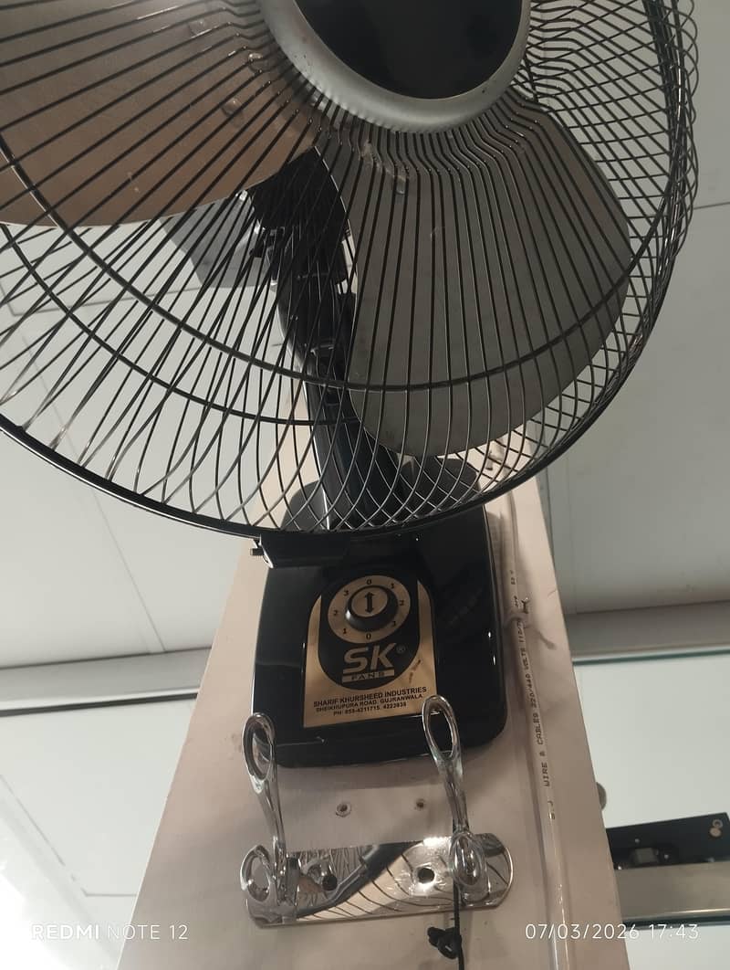 Bracket fan 1