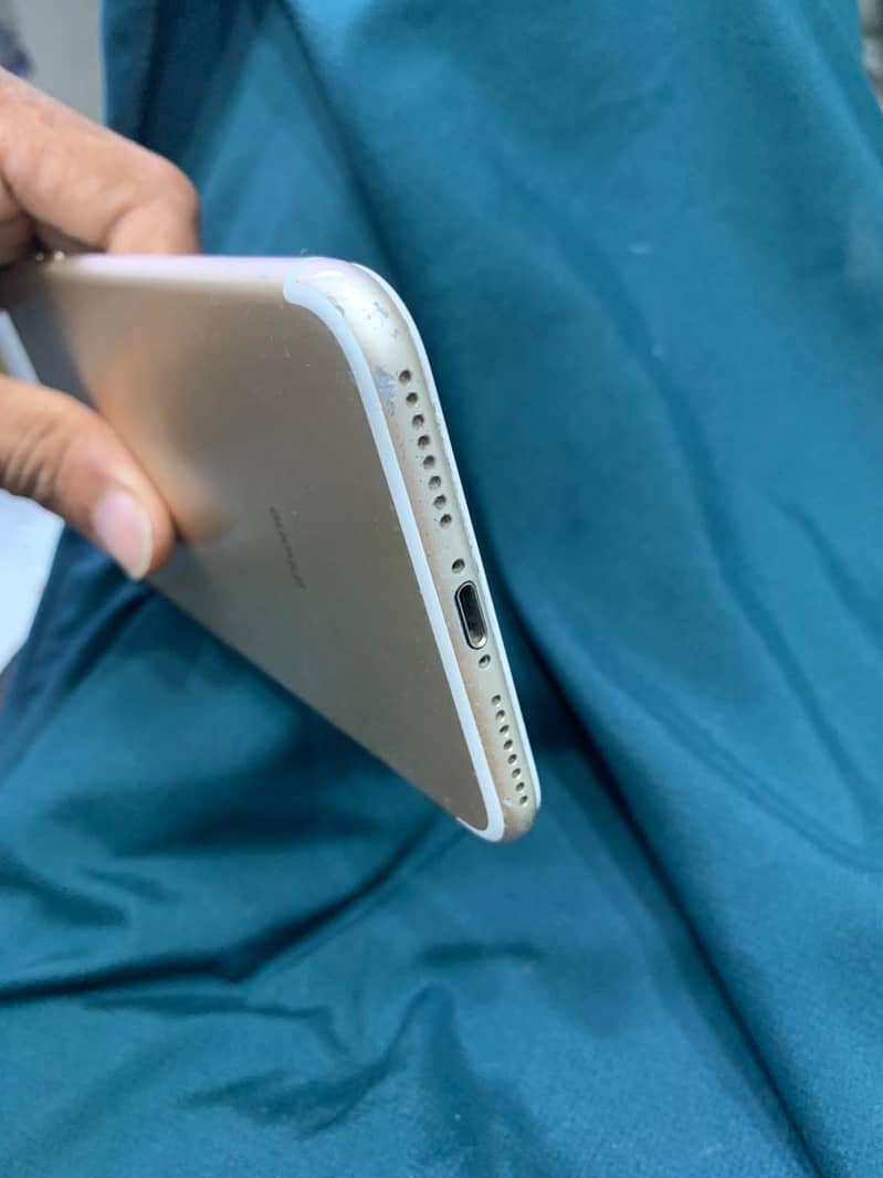 Apple iPhone 7 Plus 4