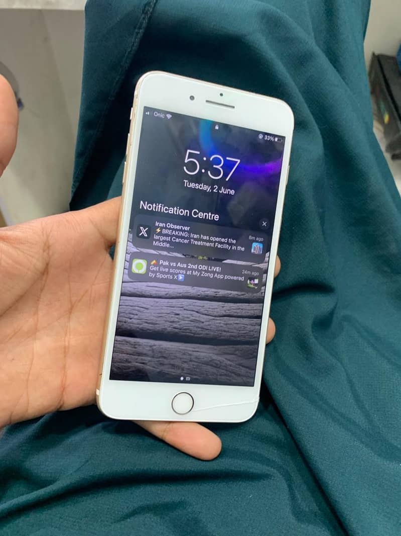 Apple iPhone 7 Plus 5