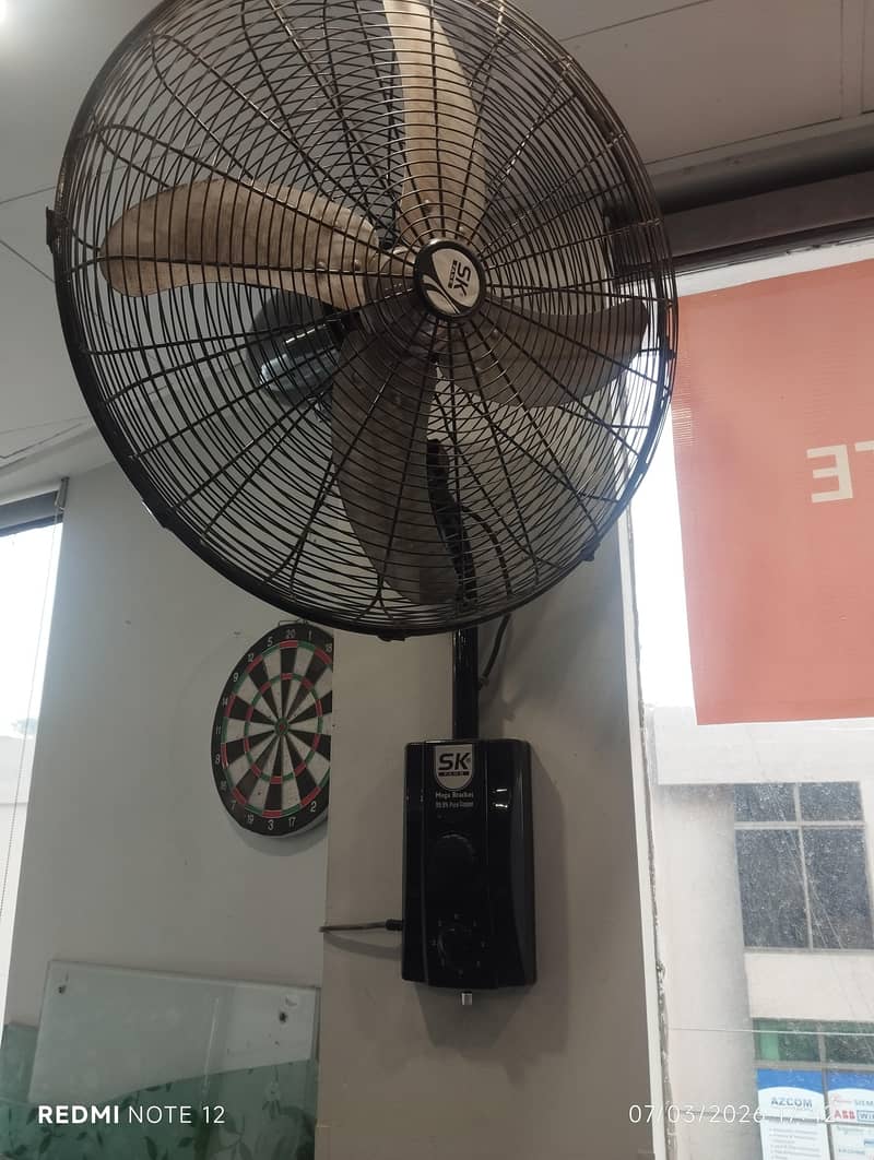 bracket fan 0