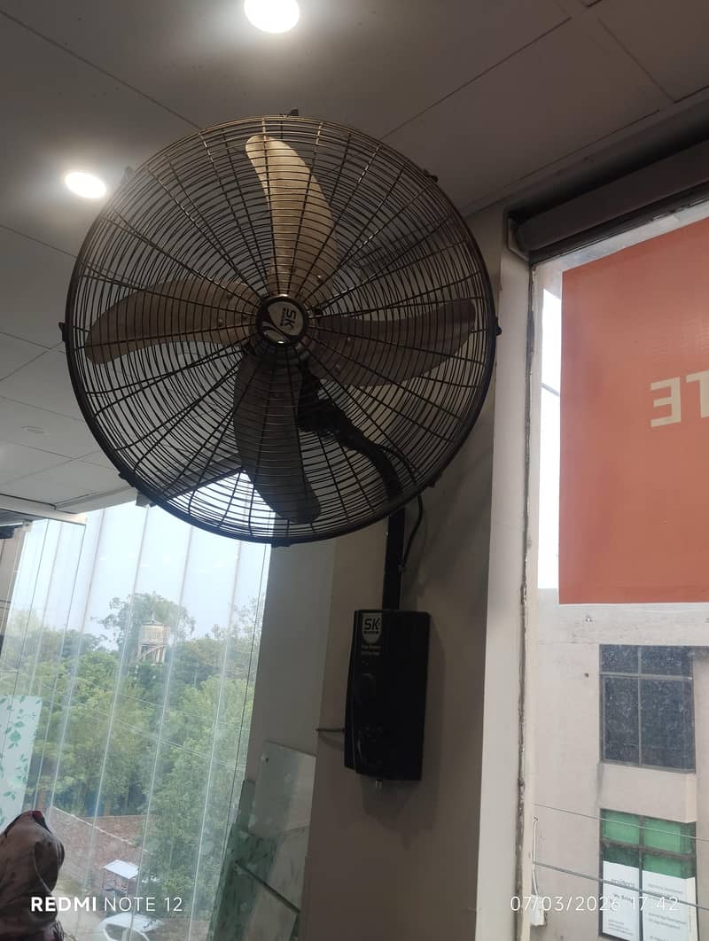 bracket fan 1