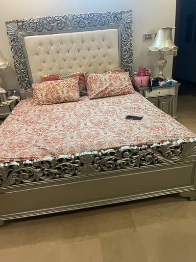 Wood bed set with dewaan