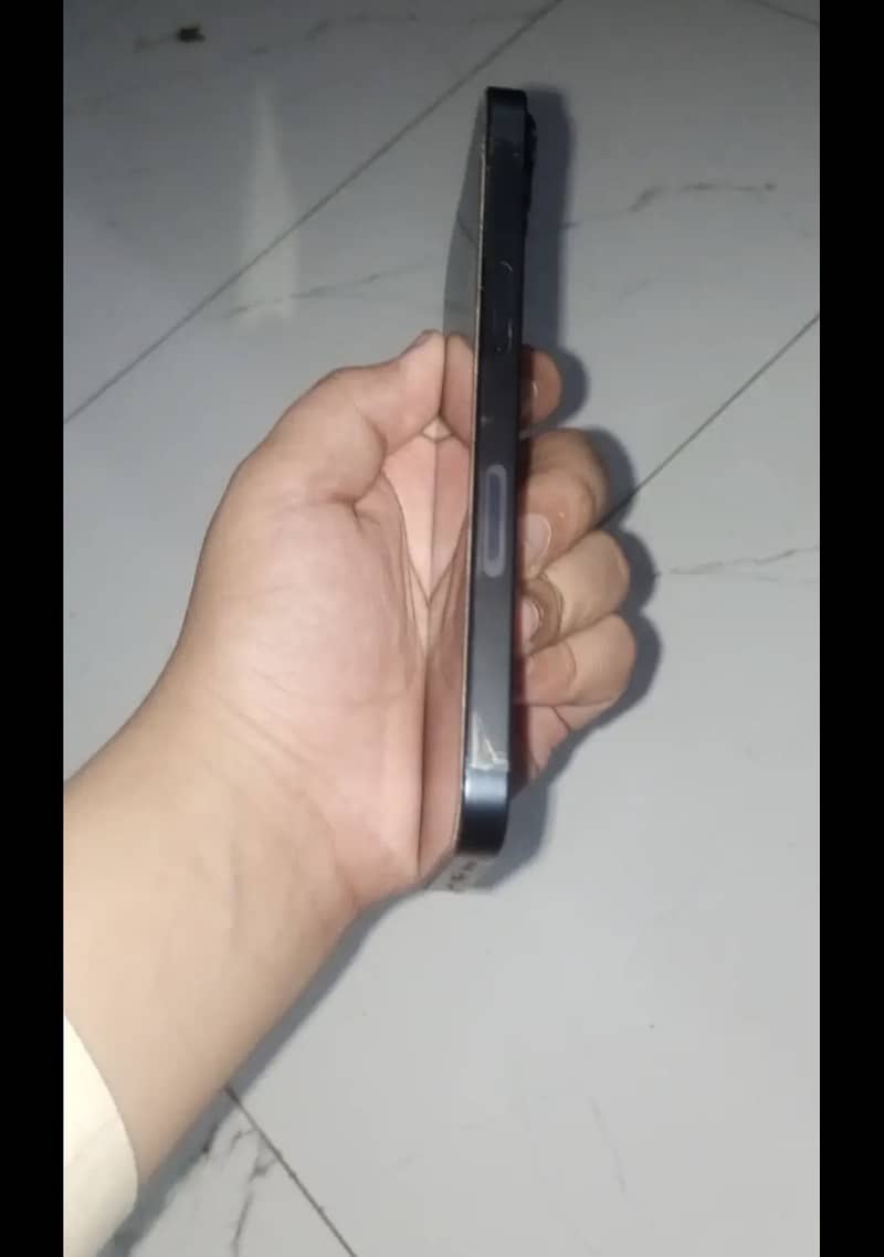 Apple iPhone 13 2