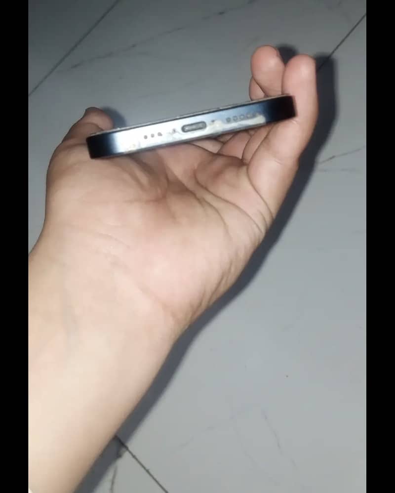 Apple iPhone 13 4