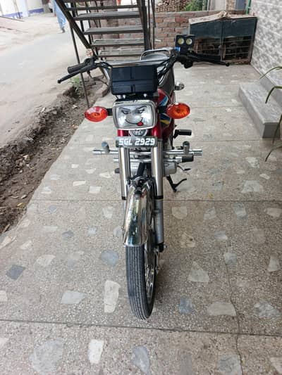 Honda CG 125 (call number : 0300,,6012349,)