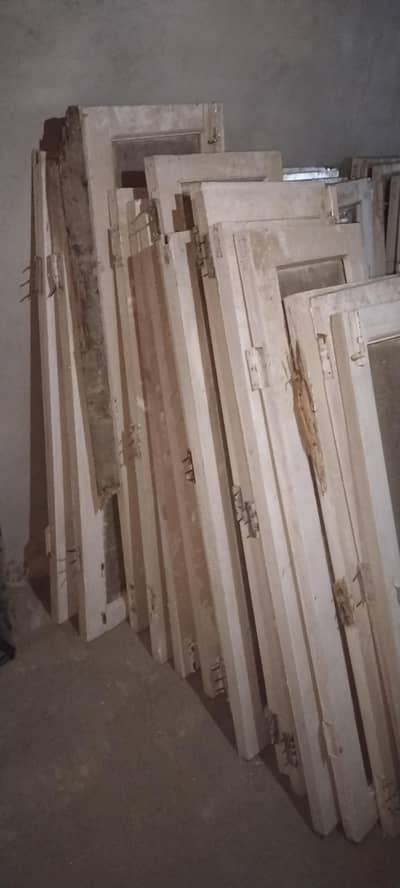 lot 50 wooden panels, Pallas with glass or wire mesh, different sizes
