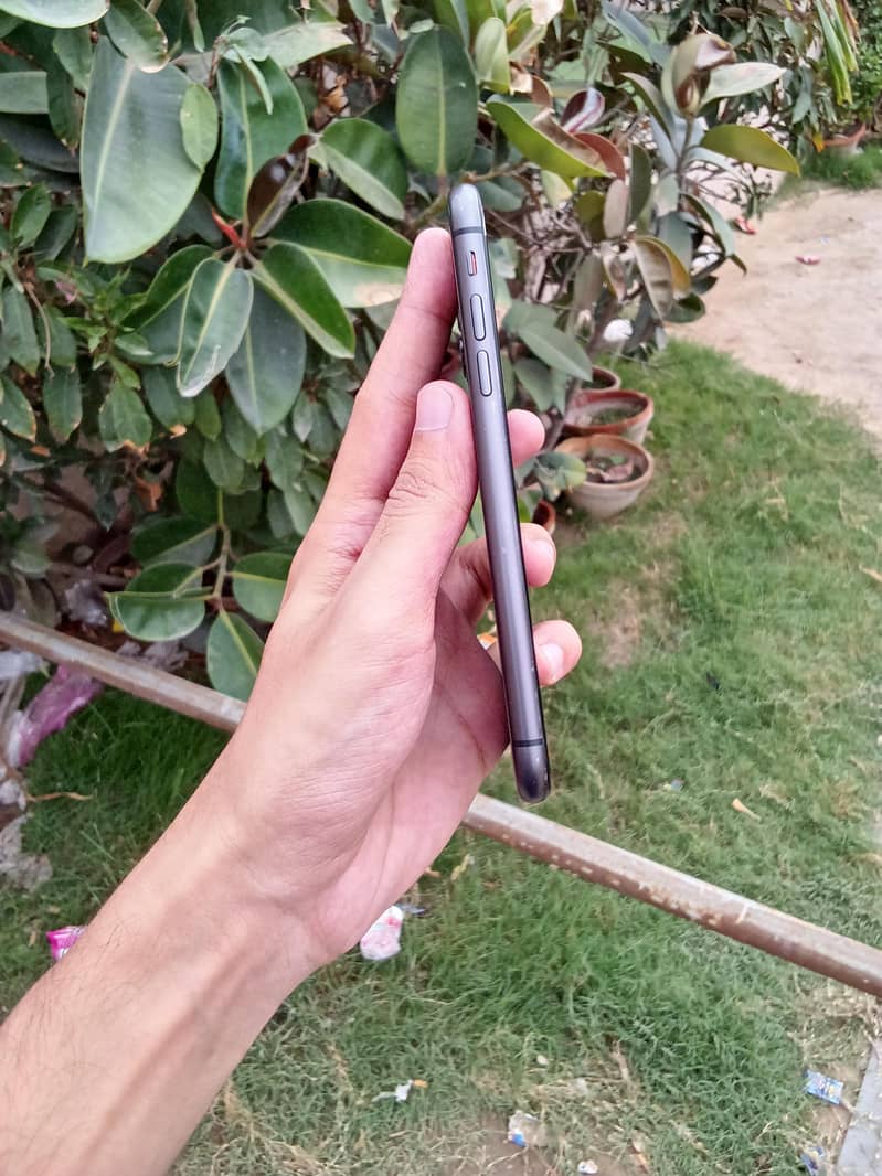 Apple iPhone 11 5