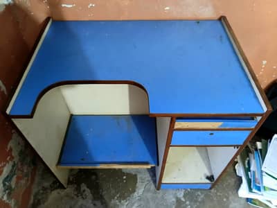 Blue computer Table