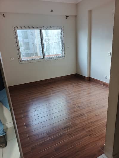 VIP LAVISH FLAT FOR RENT WITH LIFT PARKING 3 BEDROOM 1ST FLOOR NO AGENT