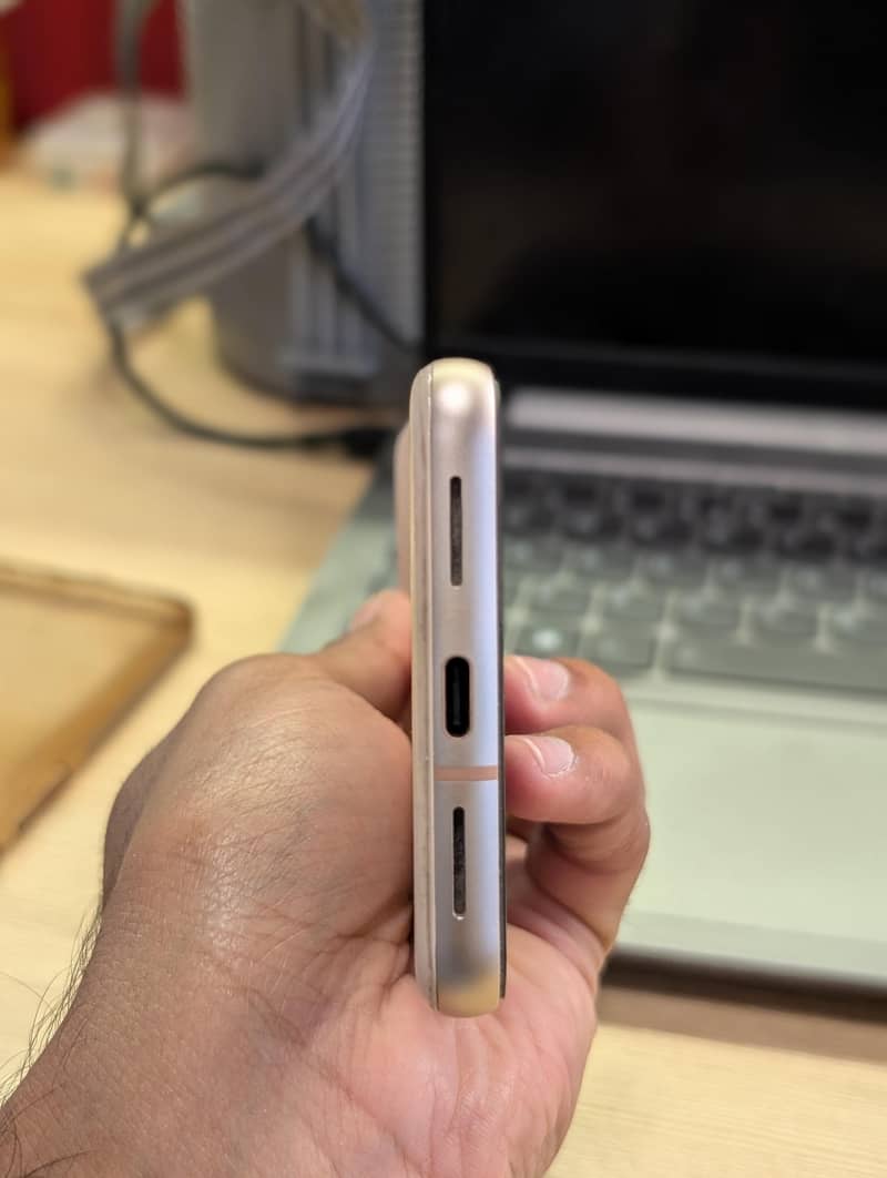 Google Pixel 8 4