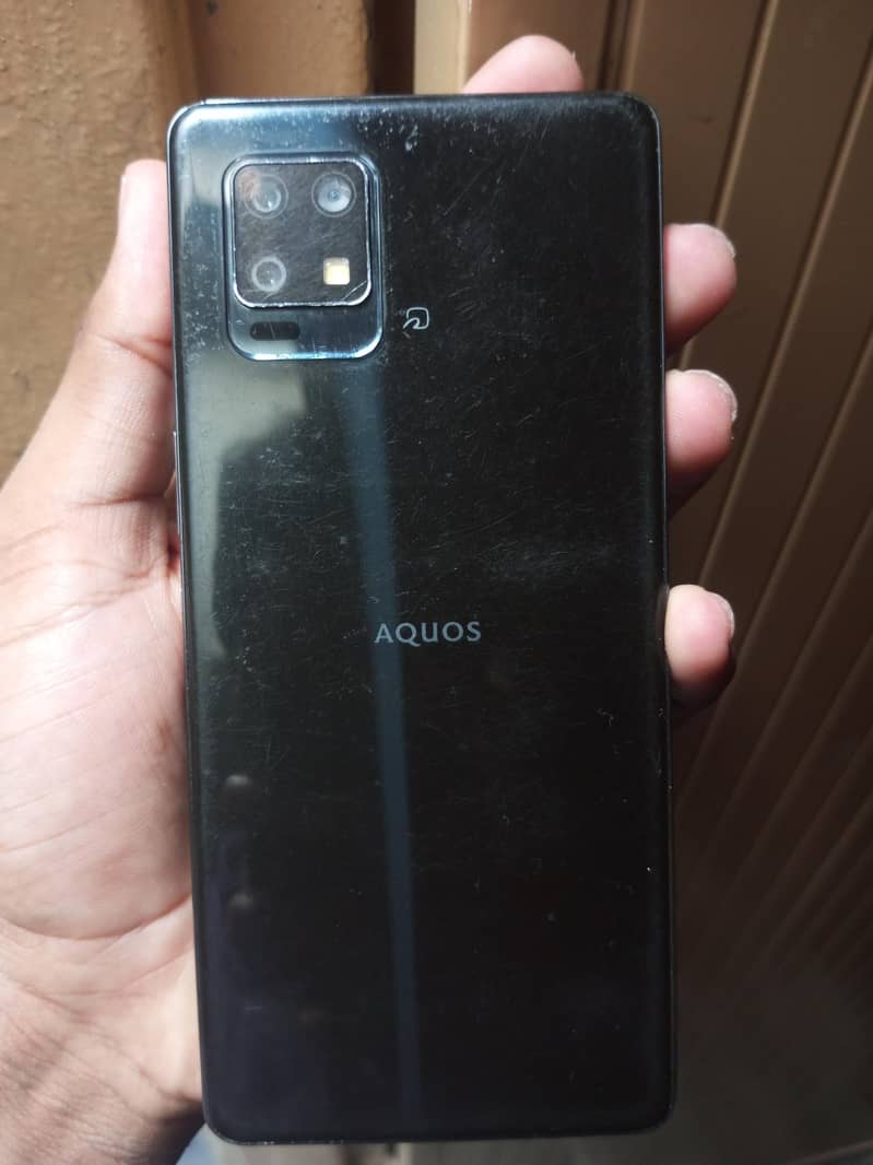 Sharp Aquos Zero6 1