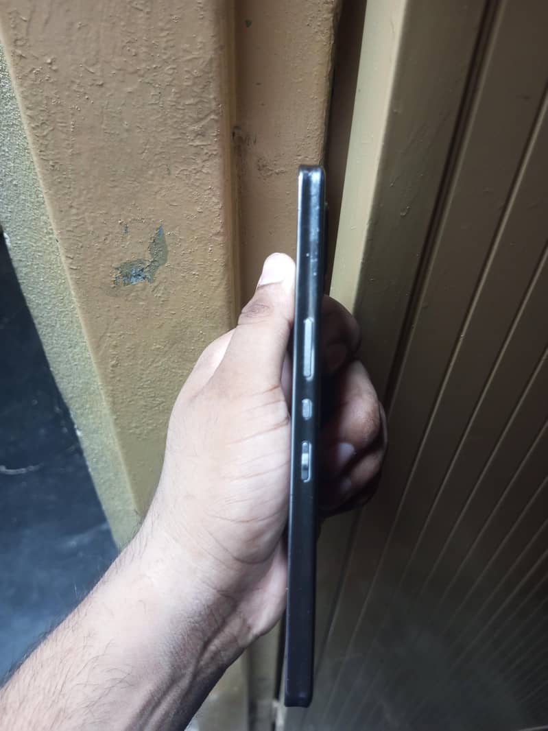 Sharp Aquos Zero6 2