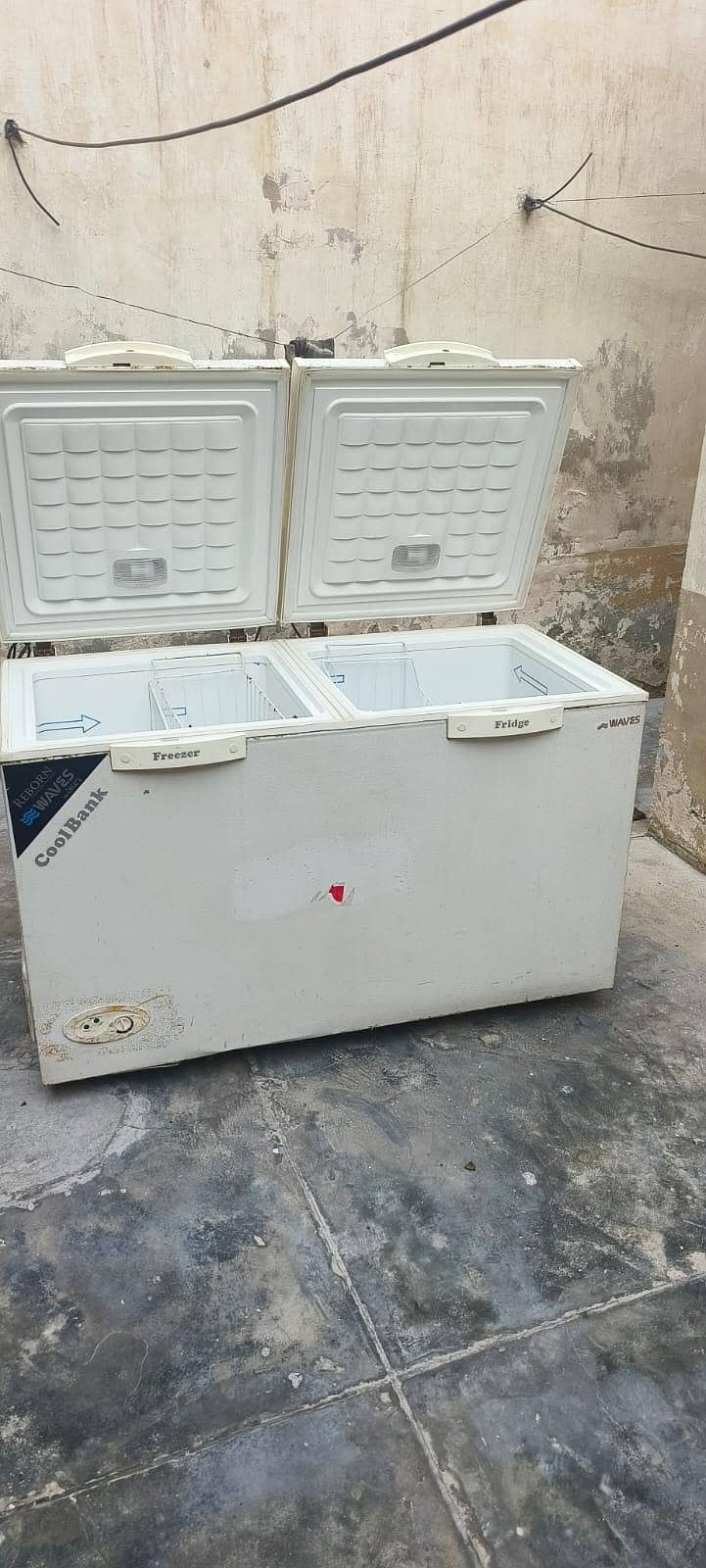 Waves deep freezer 0