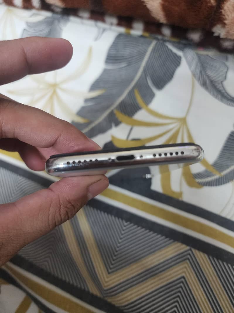 Apple iPhone X 5