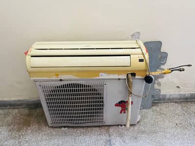 haier split AC 1 ton slightly use total geniun 03080940722