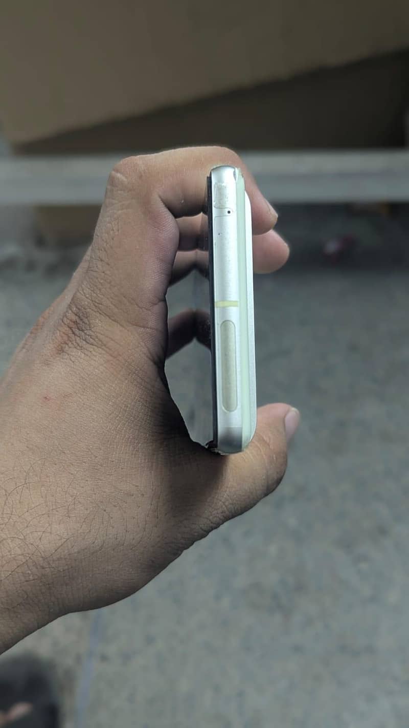 Google Pixel 7 4