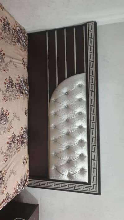 bed and dressing table for sale