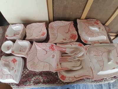 8 pieces wala dinner set urgent sale