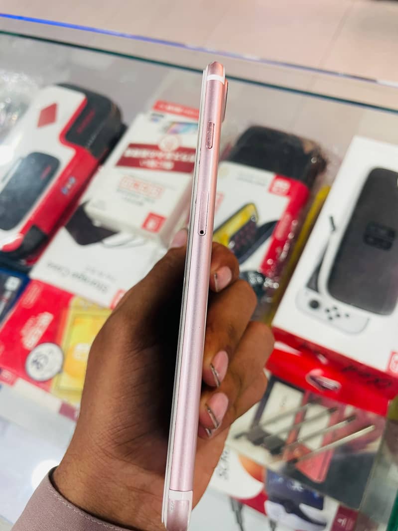 Apple iPhone 7 Plus 0
