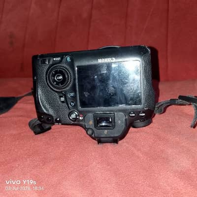 Canon 60d with 18-55 lens fresh condition