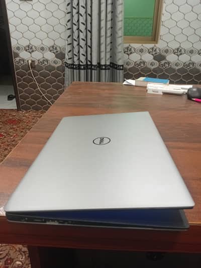 Dell xps laptop/Intel core i5 6th generation 8 gbram 265gb ssd/window