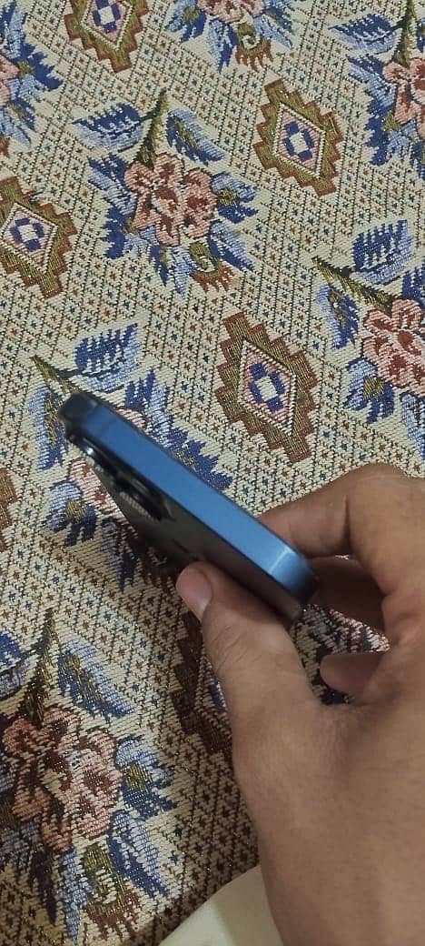 Apple iPhone 13 1