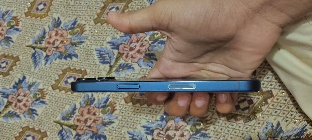 Apple iPhone 13 4