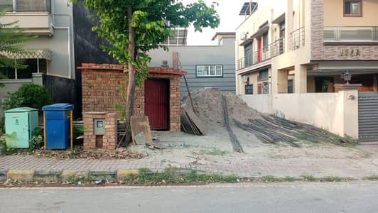 10 Marla Prime Location Plot for Sale