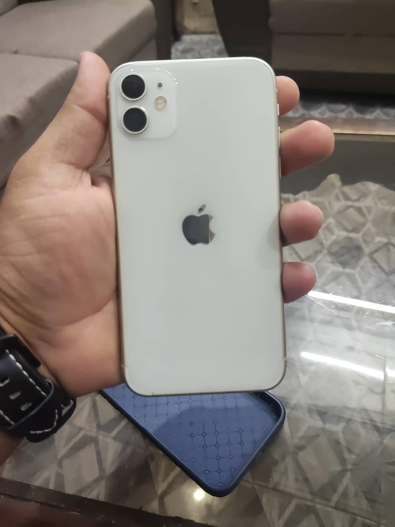 Apple iPhone 11 4