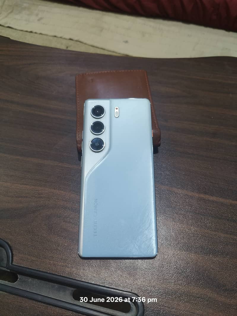 Tecno CAMON 40 Pro 0