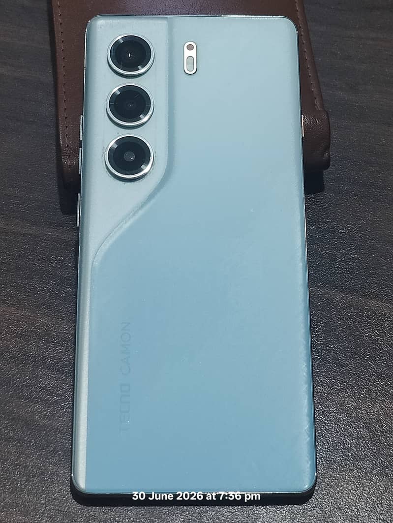 Tecno CAMON 40 Pro 1