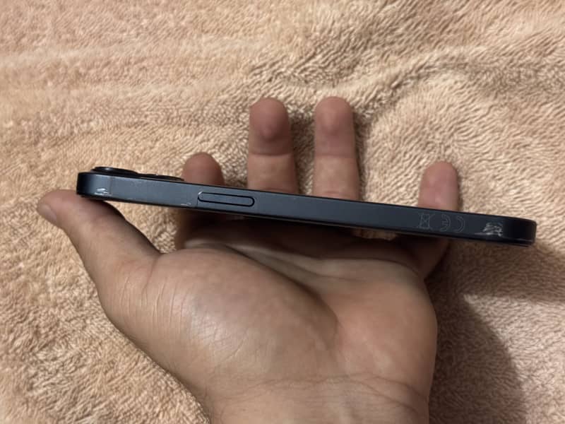 Apple iPhone 13 4