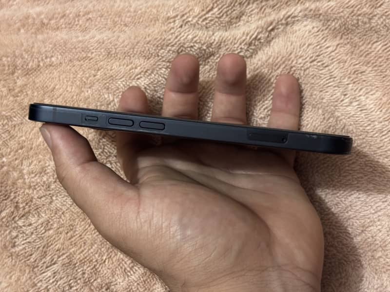 Apple iPhone 13 5