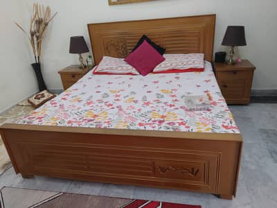 King bed with 2 side table and 1 dressing table.