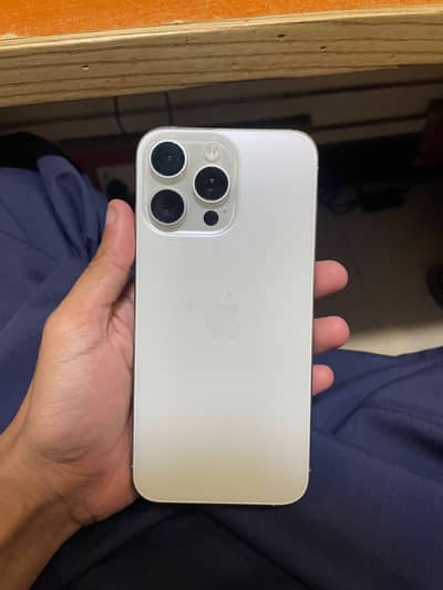 Apple iPhone 15 Pro Max 256gb white color