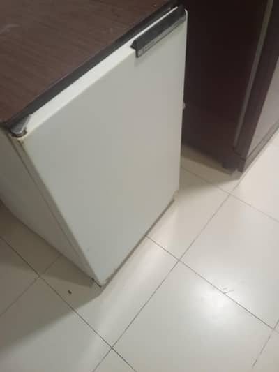 sanyo brand bedroom fridge/freezer for sale