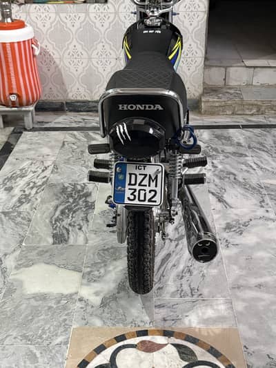 Honda 125 2026 model 10/10 condition urgent sale double saman ka sath